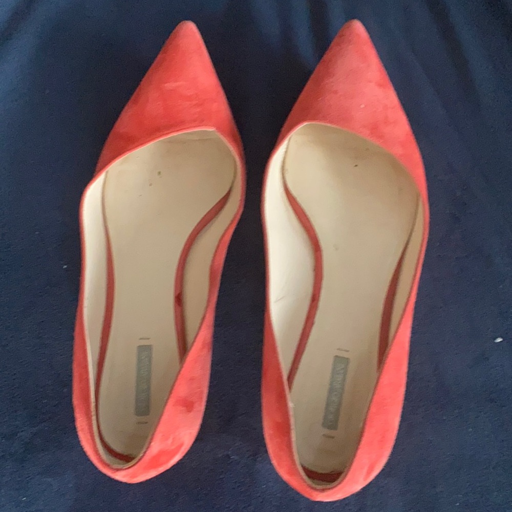 Used With scratch at end of shoes and sole’s, worn only 3 times.